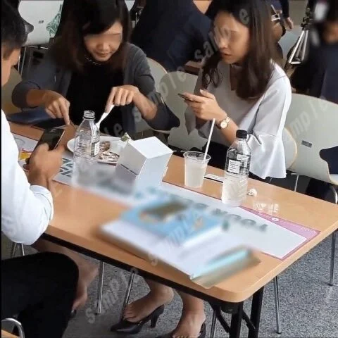 【フルHD動画】ランチミーティングOLのパンプス脱ぎなど2シーン