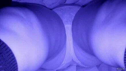 ■■パンチラいたずら股間押し付け☆抵抗してこないおとなしめの■■【動画】ヤバッち