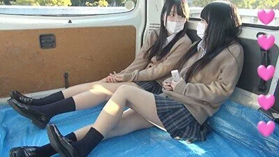 【個撮】非常にかわいい女の子二人組!生足が超キレイなのに～パンチラ&胸チラだけ～