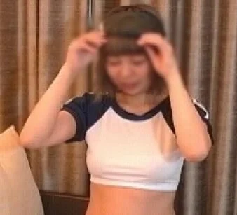 【悪戯】目隠しモデルにバイブで疑似フェラをしてもらってる最中に本物チ●コをこっそ