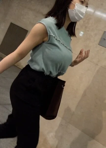 爆乳Gカップが揺れる豊満美女OL様！