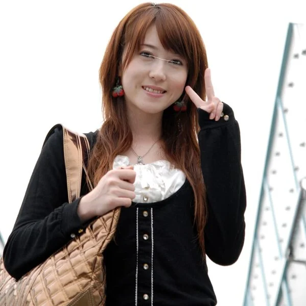 ◆素人投稿動画 画面拡大/画質向上版 野外で裸になる美人受付嬢 【Part.01