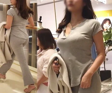 【フルHD】揺れる巨乳のピタ尻さん