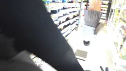 ムチムチお尻■■を逆さ撮り&■■!なかなか触らせてくれない生意気娘!