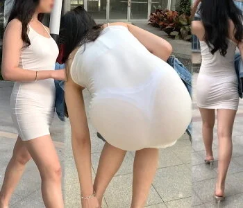 高画質 前かがみになった透けパンティーのタイトミニ