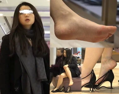 高画質 靴屋で見せつける蒸れた足の裏