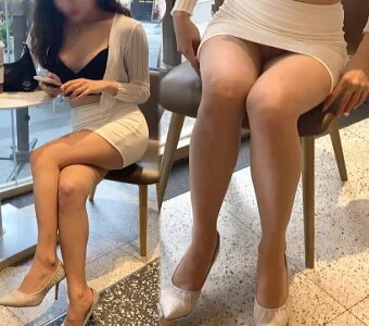 高画質 パンチラと胸チラのパンスト美脚美人
