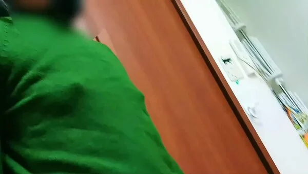 ワンピの中はノーパンパンスト直穿きの人妻