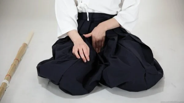 オナニーフェチ 剣道部の女子部員が胴着を着たまま手で性器を触ってオシッコする