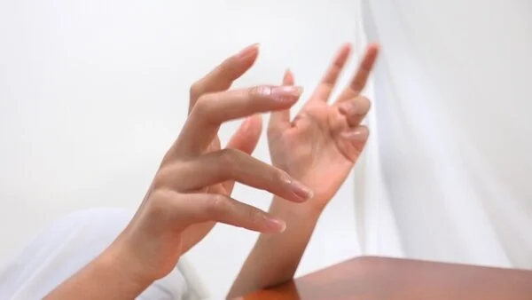 女性の濡れた手フェチ 綺麗な誘う掌f504