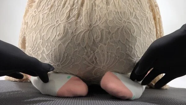 くるぶしソックスくすぐりフェチ 正座してる女性が靴下をくすぐられるf546