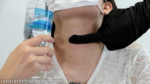 喉フェチAV 食べ物や飲み物を飲み込んでる時の首の動き