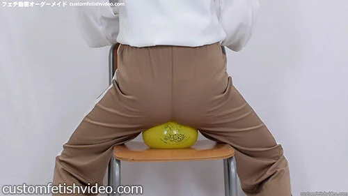 風船フェチ 椅子に座ってお尻でつぶす