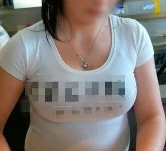 【フルHD】カウンター越しの爆乳店員の乳揺れ