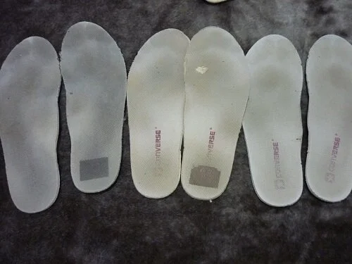 ★■■■■ 足裏 中敷きの汗跡