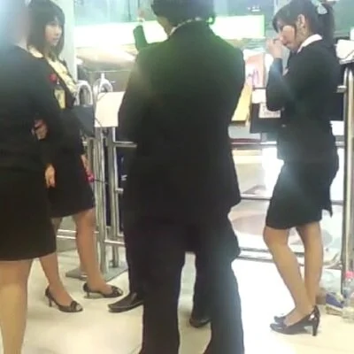 ☆動画☆駅で待ち合わせ中のOL