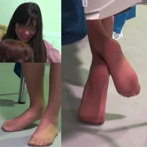 ☆動画☆パンプスを脱いで歩き回るイベントスタッフ