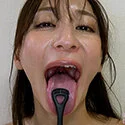 【舌フェチ唾フェチ】足立友梨のエロ長い舌・唾・口の臭い堪能コース2