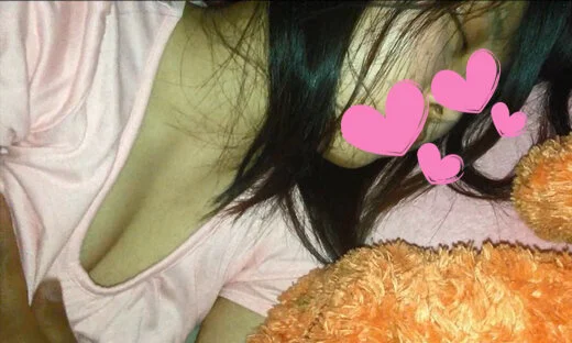 【個人撮影】ワカメの妹、、、夜中に妹の部屋にいきました。。。
