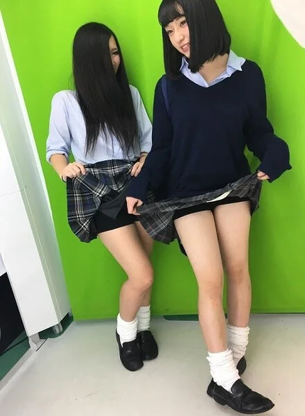 【街中セクシーショット】制服パンチラ083