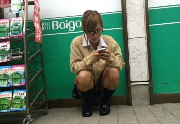 【■■■物語】制服パンチラ084