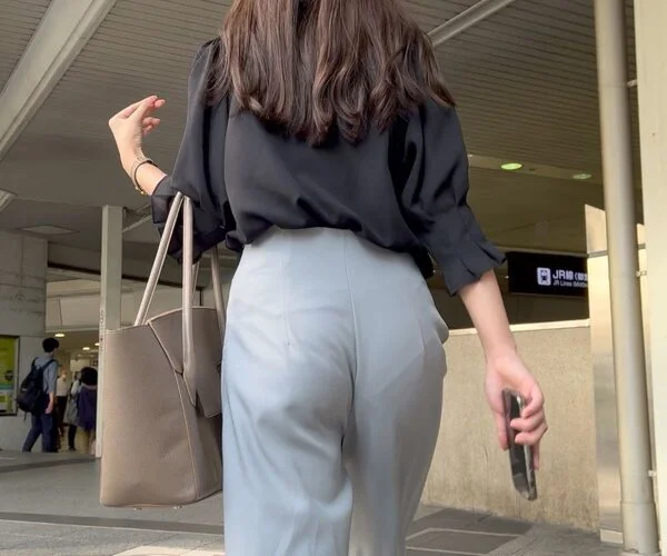 Sレア級な美人OLの下着がこんなにも透けちゃっていいの!?