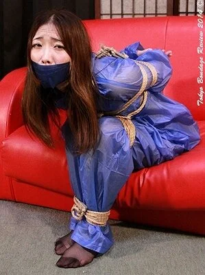 着衣■■&猿轡フェチ動画 [AM14 熟女緊縛 レインコートの生贄 あすみ Pa