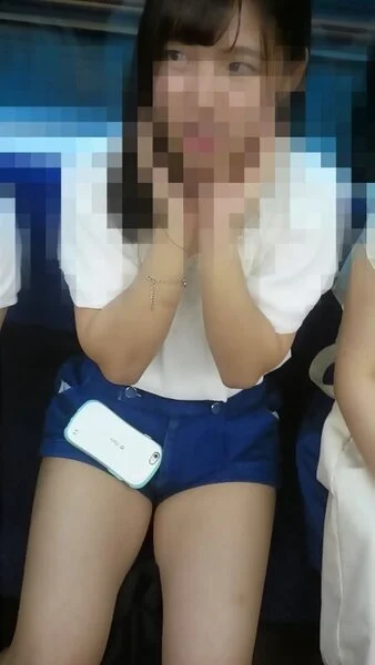 美味しそうな太ももを公開してくれる美人女子