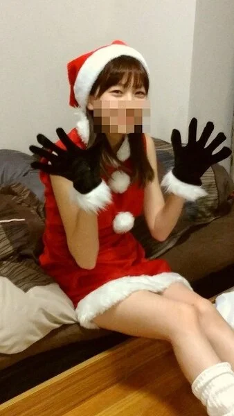 【21歳大学生しほ】半泣きで頑張る可愛いサンタさんw