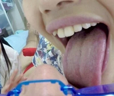2人W保母痴女に弄ばれ、激しい顔舐めにツバ飲まされて2人に顔舐められながら手コキ