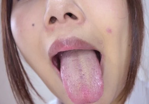 【唾ベロフェチ】瀬菜ちゃんの天然大量舌苔のエロ白い舌ベロをリクエスト堪能し、接写