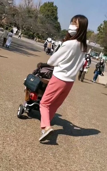 若妻のケツ