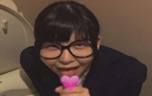 フェラ抜きのアルバイト カラオケボックスの■■■でフェラしてもらった