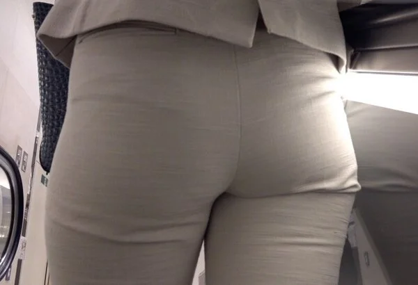 ダイアモンドパンツスーツなできるオフィスOLの爆尻ぱつぱつHIP!