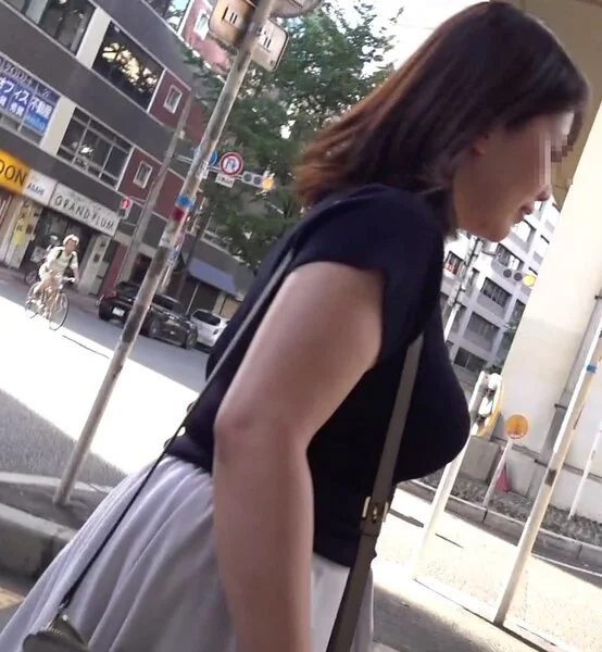 ダイアモンドホルスタイン乳な超爆乳美女!