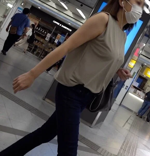 長身豪乳ギャルの怒涛の激揺ボイン!