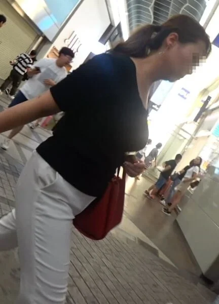 超絶グラマーボイン!トロけ爆揺れな爆乳美女!