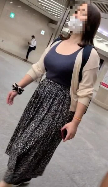 超爆乳なミサイルロケット乳美女!