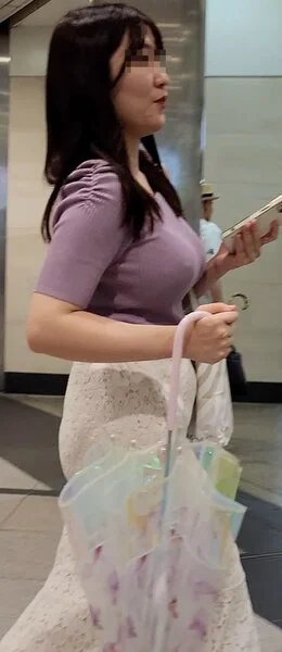 ダイナマイト豪乳乳首ボッキボインな超豪乳ギャル!