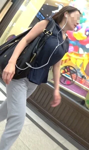 伝説の圧倒的超豪乳ボインな美人OL様のHカップな揺れ!