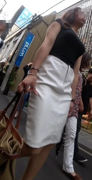 豪乳ボインがうなる!黒ギャル系美女の肉感ボイン!