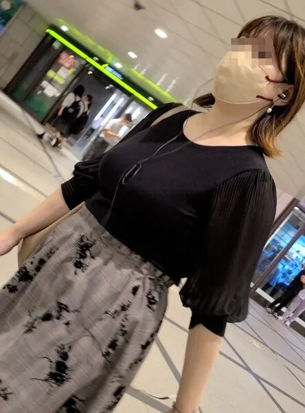 爆揺れる巨乳OLの豊満ボインの揺れ!