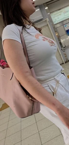 超爆乳Hカップボインが強烈なギャル!