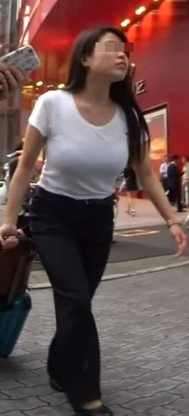 キャノン砲すぎる爆乳リクルートボイン美女!