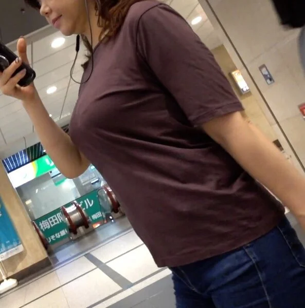溢れボインすぎる美人お姉様のHカップ乳!