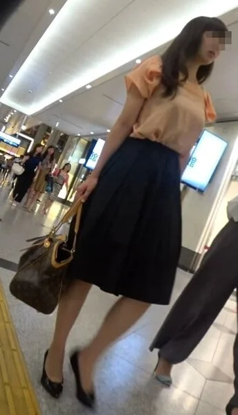 アイドル級美顔な爆乳美女お姉様とのフェロモンむきだし乳!