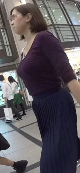 超爆乳お姉様の突き出たロケットHカップボイン!!!