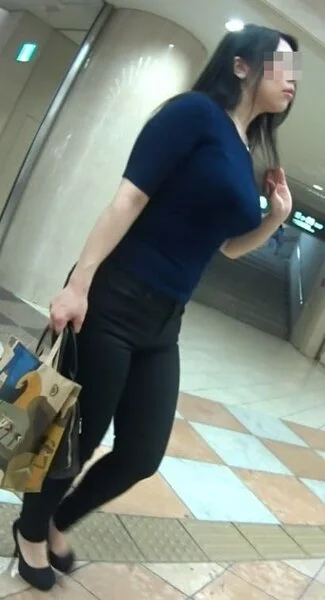 ミサイルすぎる超豪乳美女!!
