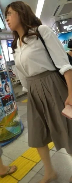 ミサイルGカップな美人OL様のボリュームボイン!