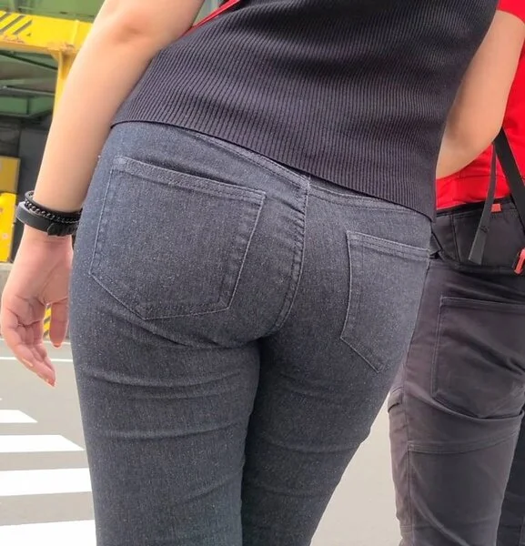 圧巻の爆尻HIP!猛烈な肉感美女!